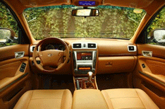 操控平順、配置豐富 宜商宜家