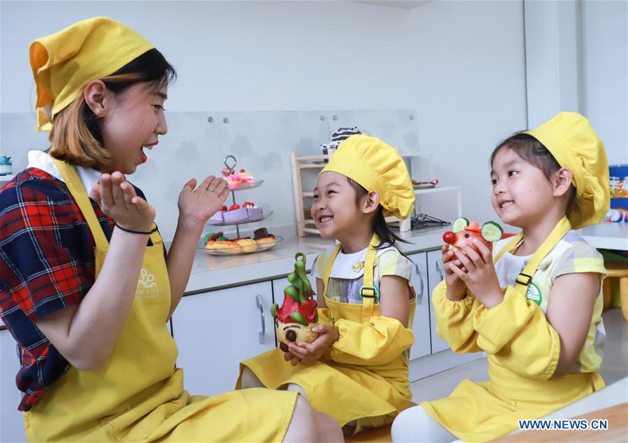 #CHINA-WORLD SMILE DAY-CELEBRATIONS (CN)