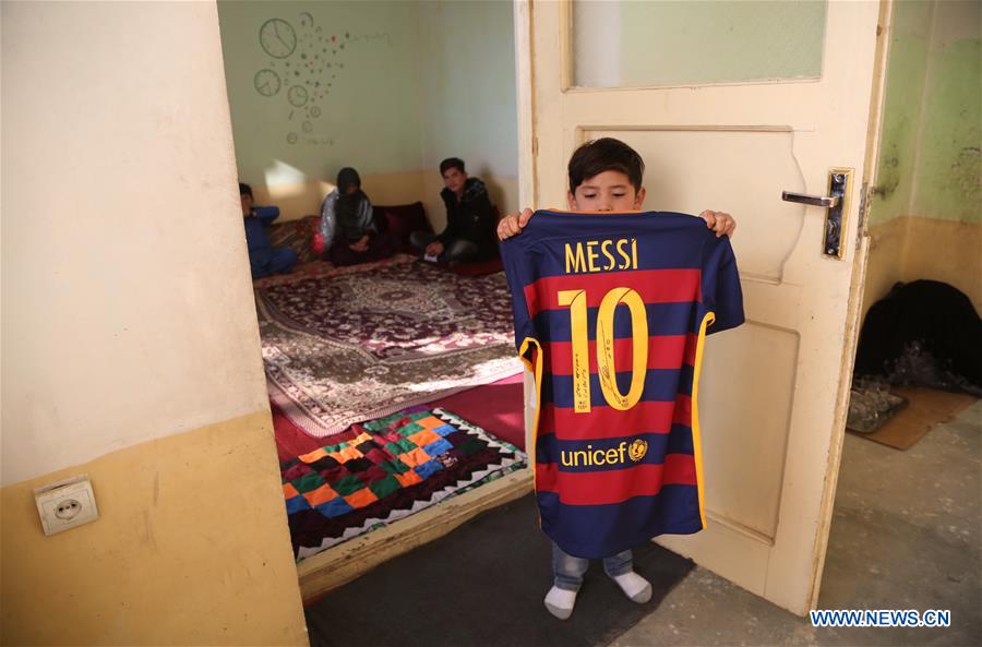(SP)AFGHANISTAN-KABUL--LIONEL MESSI FAN-MURTAZA AHMADI