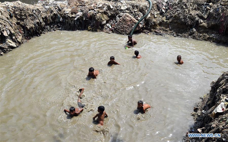 INDIA-NEW DELHI-HIGH TEMPERATURE