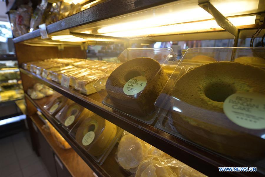 SINGAPORE-PANDAN CAKE-MAKING