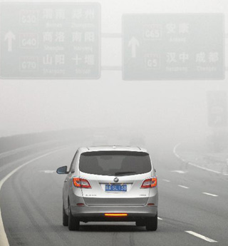 行:一霾遮百美 多地開(kāi)限行