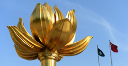 綜合消息：澳門繁榮進步體現“一國兩制”成功實踐——海外人士盛贊澳門回歸20年發展成就