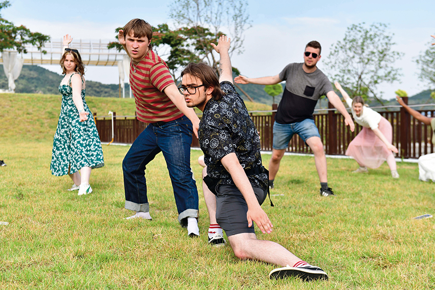 英國(guó)Z世代：為何“凝視”？