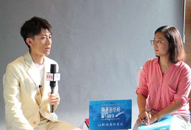 希望我們能一起走上這條公益的道路，而且堅(jiān)持到底。