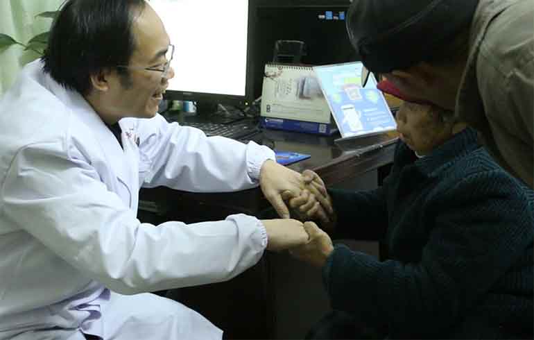 致敬偉大改革｜對話40年，講述身邊的健康故事（第三集）——有了新農(nóng)合，看病不再愁