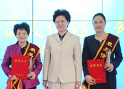 舒曉琴為獲獎?wù)邊蔷辗摇⒏咂秸漕C獎