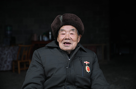 “死守陣地，決不能后退一寸”——記抗美援朝老兵黃忠茂