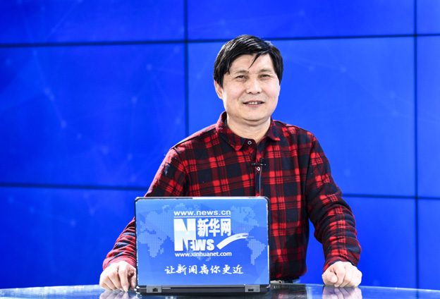 從開始的花鳥畫轉(zhuǎn)為山水畫創(chuàng)作，更欣賞山水畫的大氣。多年努力到名山大川去寫生，搜集素材，創(chuàng)作具有生活氣息的書畫作品。