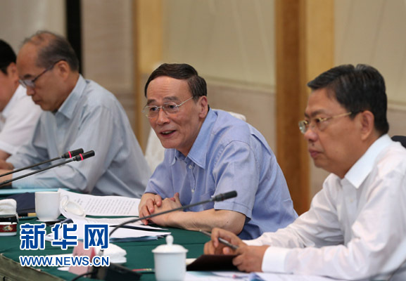 這是7月4日，王岐山在錫林浩特市主持召開(kāi)部分省區(qū)市巡視工作座談會(huì)。新華社記者 龐興雷 攝