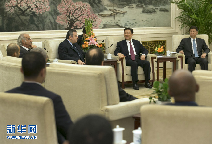 4月25日，國家副主席李源潮在北京人民大會堂會見出席“中國－阿拉伯國家政黨對話會”的外方代表。 新華社記者馬占成攝