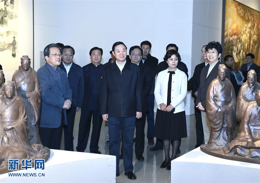 12月6日，中共中央政治局委員、中央書記處書記、中宣部部長劉奇葆在北京參觀中華文明歷史題材美術(shù)創(chuàng)作工程入選作品展覽。 新華社記者張領(lǐng)攝