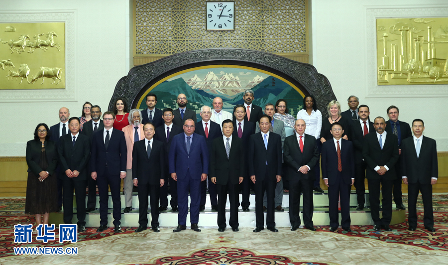 6月7日,中共中央政治局常委、中央書記處書記劉云山在北京會見金磚國家媒體高端論壇的媒體代表。新華社記者 謝環(huán)馳 攝 6月7日,中共中央政治局常委、中央書記處書記劉云山在北京會見金磚國家媒體高端論壇的媒體代表。新華社記者 謝環(huán)馳 攝