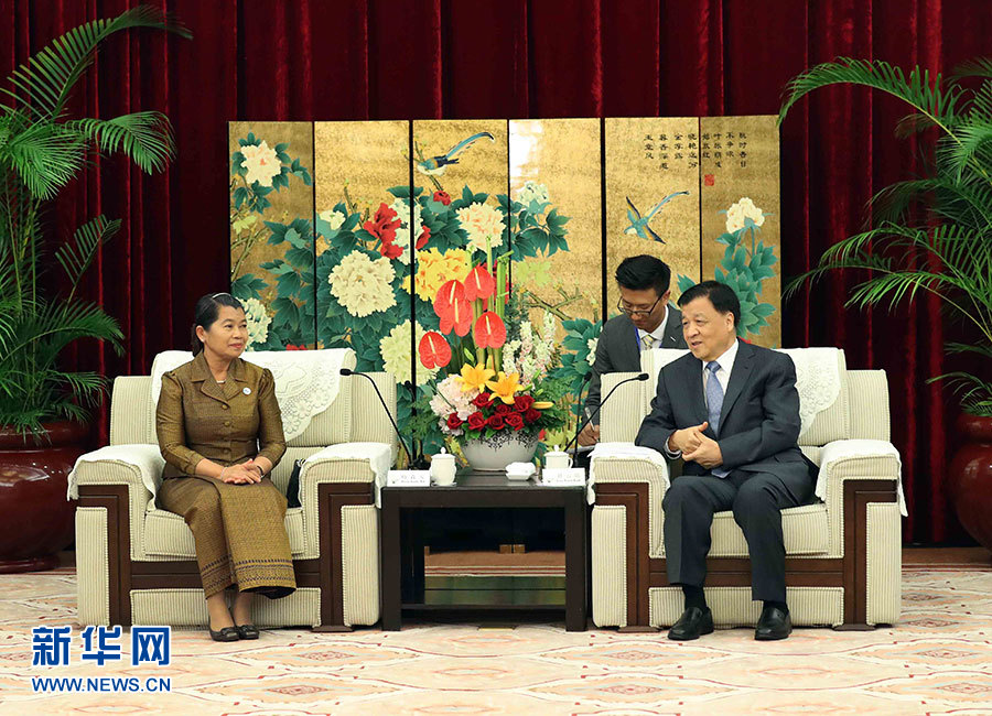 6月11日,中共中央政治局常委、中央書記處書記劉云山在福州會(huì)見來華出席金磚國家政黨、智庫和民間社會(huì)組織論壇的柬埔寨人民黨中央常委、副首相梅森安。新華社記者劉衛(wèi)兵攝 6月11日,中共中央政治局常委、中央書記處書記劉云山在福州會(huì)見來華出席金磚國家政黨、智庫和民間社會(huì)組織論壇的柬埔寨人民黨中央常委、副首相梅森安。新華社記者劉衛(wèi)兵攝