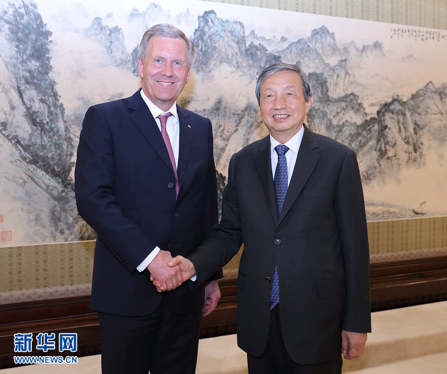 6月13日，國務院副總理馬凱在北京中南海紫光閣會見德國前總統(tǒng)、全球中小企業(yè)聯(lián)盟全球主席武爾夫。 新華社記者 王曄 攝 