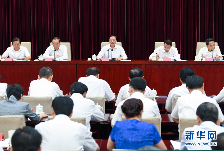 7月28日,中宣部在北京召開全國宣傳部長專題工作會議,學習貫徹習近平總書記在省部級主要領導干部專題研討班上的重要講話精神。中共中央政治局委員、中央書記處書記、中宣部部長劉奇葆出席會議并講話。新華社記者張領攝 7月28日,中宣部在北京召開全國宣傳部長專題工作會議,學習貫徹習近平總書記在省部級主要領導干部專題研討班上的重要講話精神。中共中央政治局委員、中央書記處書記、中宣部部長劉奇葆出席會議并講話。新華社記者張領攝