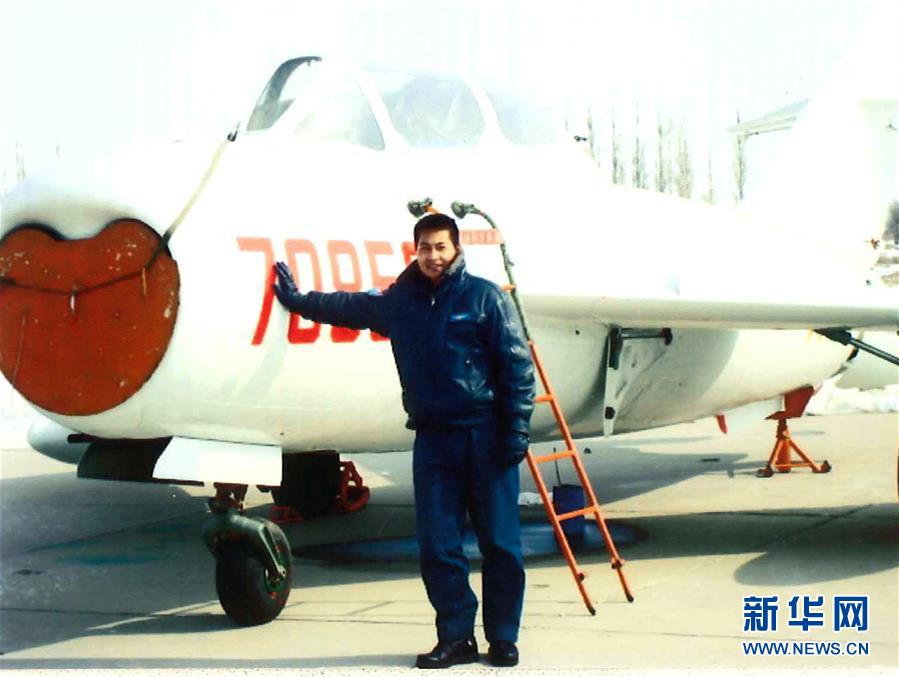 (建軍90周年·英雄·圖文互動)(3)聽,渤海灣有風吹過來——追記海軍某艦載航空兵部隊一級飛行員張超