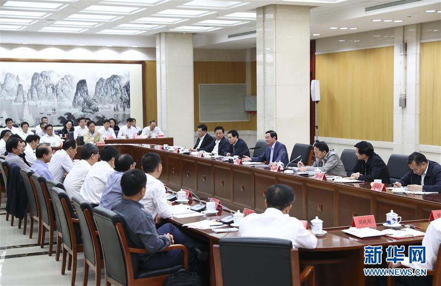 9月21日,中宣部在北京召開中央媒體駐外機構外宣工作座談會。中共中央政治局委員、中央書記處書記、中宣部部長劉奇葆出席座談會并講話。新華社記者 謝環馳 攝 9月21日,中宣部在北京召開中央媒體駐外機構外宣工作座談會。中共中央政治局委員、中央書記處書記、中宣部部長劉奇葆出席座談會并講話。新華社記者 謝環馳 攝