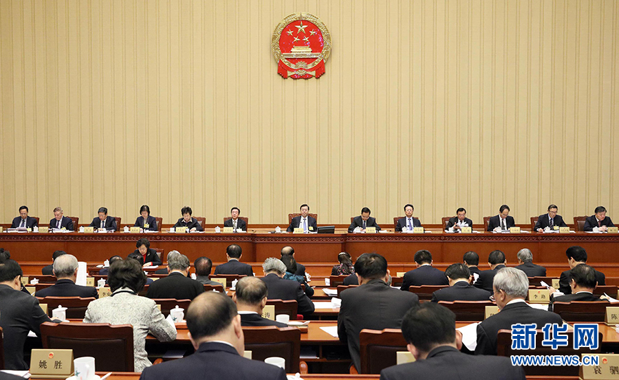 12月23日，十二屆全國人大常委會第三十一次會議在北京人民大會堂舉行第二次全體會議。張德江委員長出席。 新華社記者劉衛(wèi)兵攝