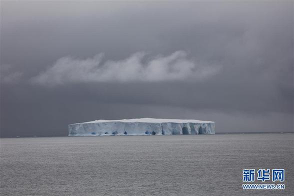 （圖文互動）（2）專訪：在南極，最美的藍冰可能通向死亡——中國南極科考隊員講述“冰縫驚魂記”