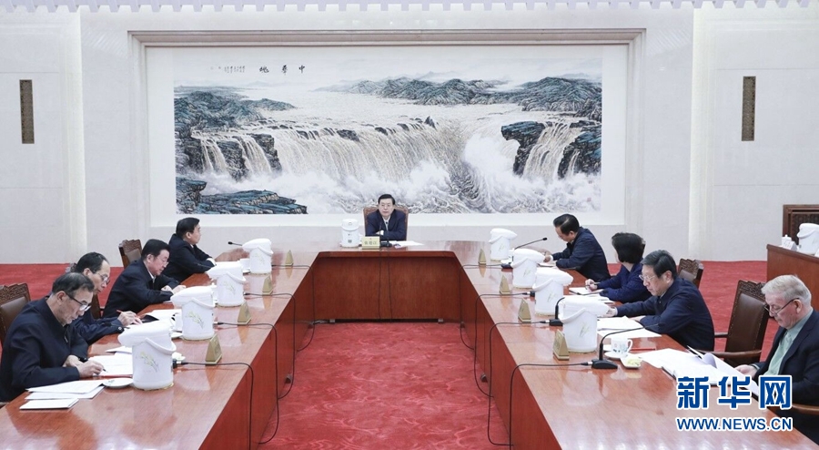 1月22日,中共十二屆全國(guó)人大常委會(huì)黨組在北京召開(kāi)會(huì)議,認(rèn)真學(xué)習(xí)領(lǐng)會(huì)習(xí)近平總書(shū)記在黨的十九屆二中全會(huì)上的重要講話精神,研究全國(guó)人大常委會(huì)貫徹落實(shí)全會(huì)精神、做好憲法修改相關(guān)工作。全國(guó)人大常委會(huì)委員長(zhǎng)、常委會(huì)黨組書(shū)記張德江主持會(huì)議并講話。新華社記者 丁林 攝 1月22日,中共十二屆全國(guó)人大常委會(huì)黨組在北京召開(kāi)會(huì)議,認(rèn)真學(xué)習(xí)領(lǐng)會(huì)習(xí)近平總書(shū)記在黨的十九屆二中全會(huì)上的重要講話精神,研究全國(guó)人大常委會(huì)貫徹落實(shí)全會(huì)精神、做好憲法修改相關(guān)工作。全國(guó)人大常委會(huì)委員長(zhǎng)、常委會(huì)黨組書(shū)記張德江主持會(huì)議并講話。新華社記者 丁林 攝