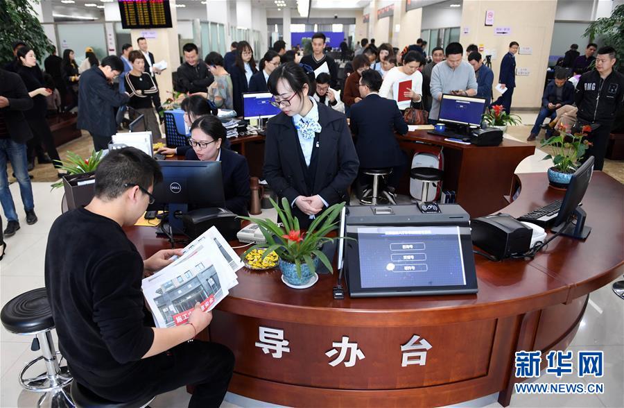 （習近平新時代中國特色社會主義思想在基層·改革發展新氣象·圖文互動）（3）浙江“最多跑一次”：改革越走越深，群眾越跑越順