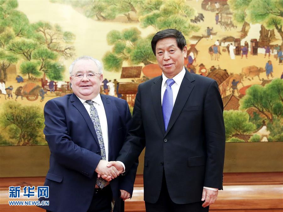 (時政)栗戰書與愛爾蘭眾議長奧法喬爾舉行會談