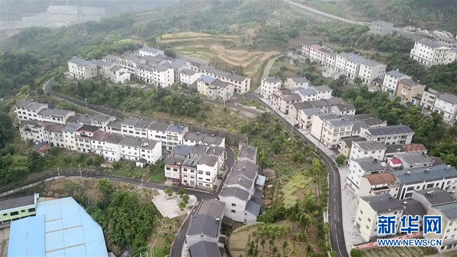 (新華全媒頭條·圖文互動(dòng))(3)情系人民 心牽創(chuàng)新——習(xí)近平總書記考察湖北回訪記