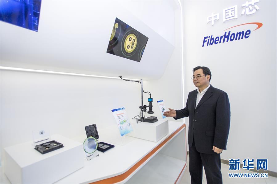 (新華全媒頭條·圖文互動(dòng))(6)情系人民 心牽創(chuàng)新——習(xí)近平總書記考察湖北回訪記