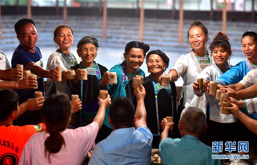 (社會)(1)苗山脫貧影像志——把苗寨搬進景區 讓貧困戶住進城里