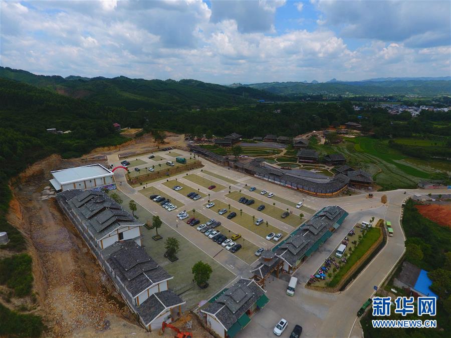 （社會）（4）苗山脫貧影像志——把苗寨搬進景區 讓貧困戶住進城里