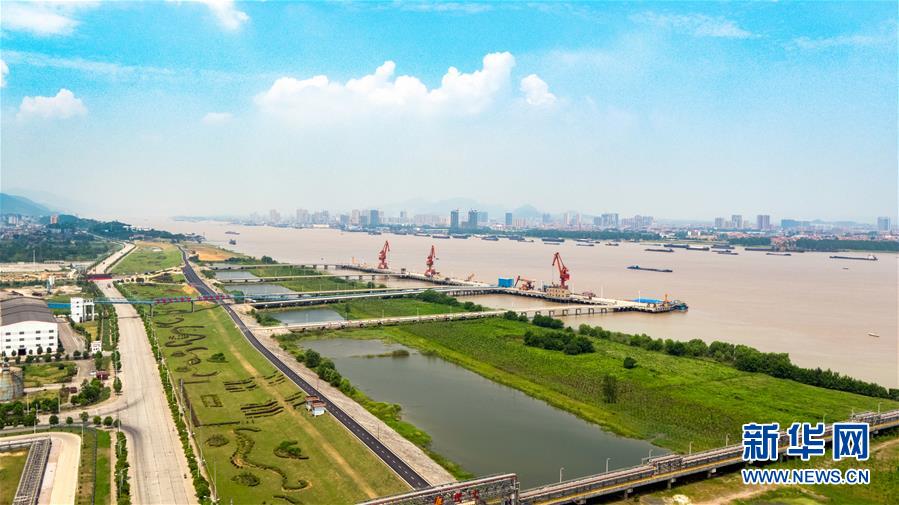 (大江奔流——來自長江經(jīng)濟帶的報道·新華全媒頭條·圖文互動)(1)打造經(jīng)濟高質(zhì)量發(fā)展的強勁引擎——深入推動長江經(jīng)濟帶發(fā)展述評