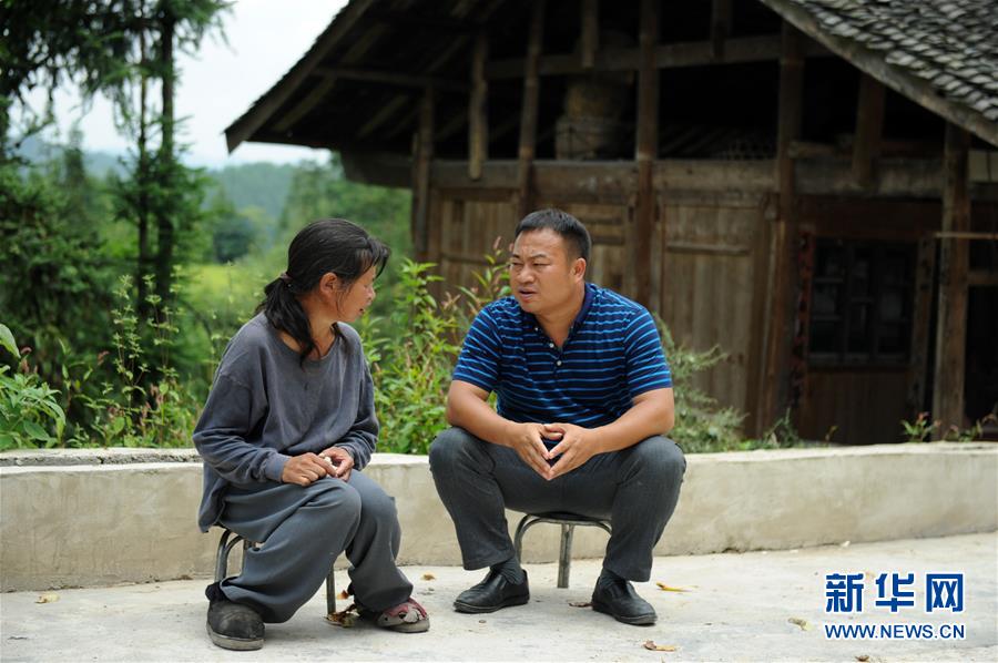 （在習(xí)近平新時(shí)代中國特色社會(huì)主義思想指引下——新時(shí)代新作為新篇章·圖文互動(dòng)）（4）三年村干部 一世農(nóng)村情——記貴州石阡農(nóng)村扶貧干部