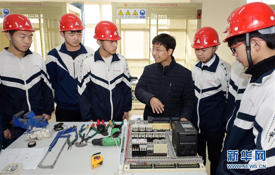 (新華全媒頭條·個稅專項附加扣除·圖文互動)(2)深化個稅改革的關鍵一步——聚焦個稅專項附加扣除暫行辦法