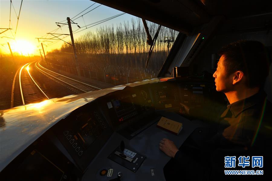 (新華全媒頭條·圖文互動)(7)“重載大秦”三十年