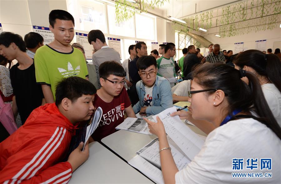 (奮進新時代·迎接兩會)(10)共享發(fā)展——向共同富裕方向穩(wěn)步前進