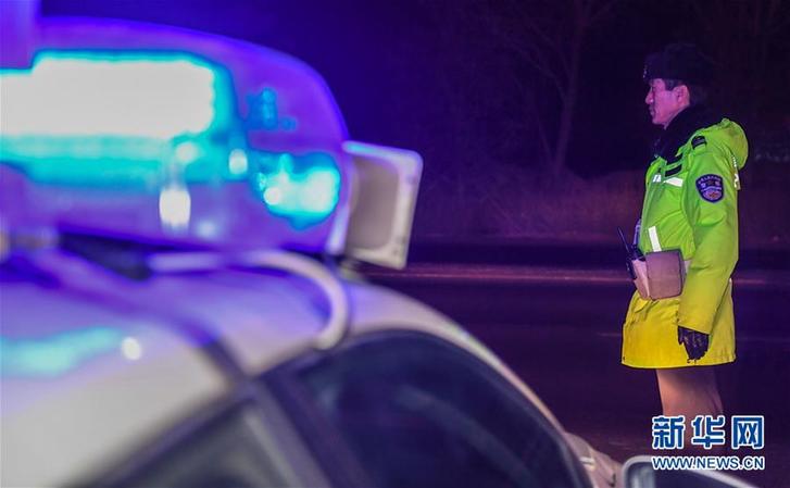 (圖文互動(dòng))(5)一夜寒風(fēng)話新年——極寒跨年夜里的勞動(dòng)者之歌