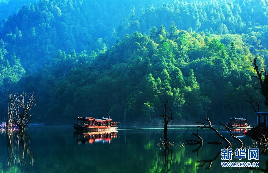 (兩會前夕看落實(shí)·圖文互動)(6)奮力脫貧攻堅 生態(tài)追“清”逐“綠”——江西落實(shí)習(xí)近平總書記全國兩會重要講話精神紀(jì)實(shí)