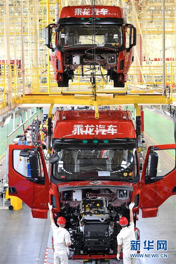 #（新華全媒頭條·迎接兩會(huì)特別報(bào)道·圖文互動(dòng)）（12）會(huì)當(dāng)水擊三千里——全國兩會(huì)前夕看中國信心