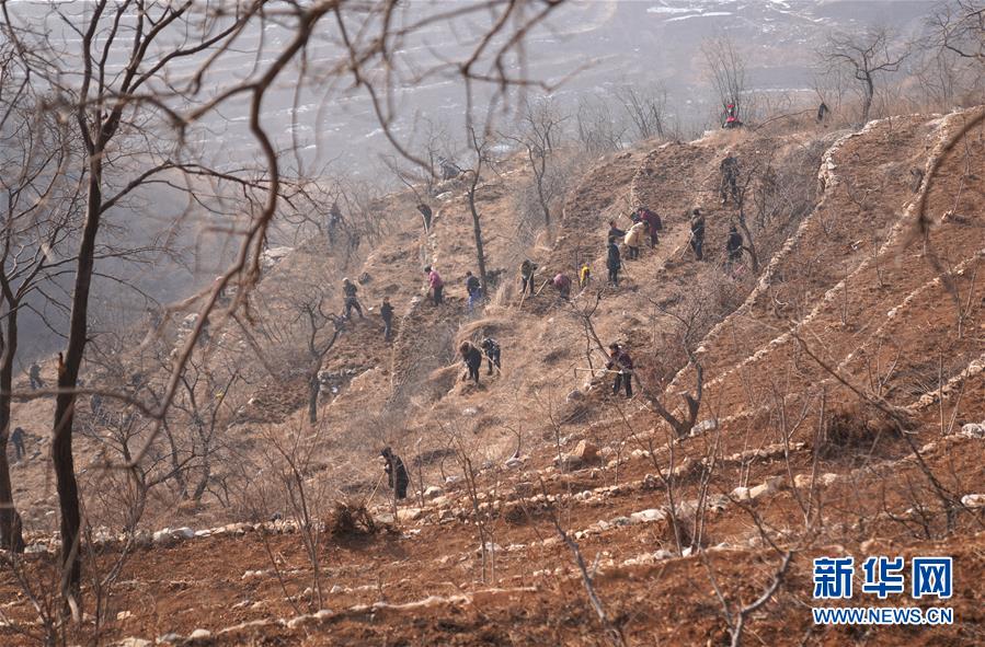 (在習近平新時代中國特色社會主義思想指引下——新時代新作為新篇章·圖文互動)(2)“困難面前有我們”——太行山革命老區(qū)一個小山村的蝶變