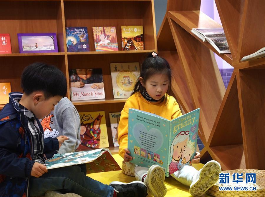 (新華全媒頭條·兩會(huì)精神看落實(shí)·圖文互動(dòng))(2)把握時(shí)代脈搏 聆聽時(shí)代聲音——落實(shí)全國兩會(huì)精神堅(jiān)定文化自信述評