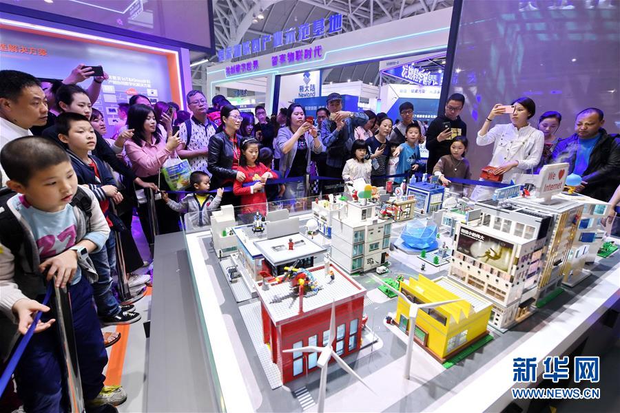 (新華全媒頭條·圖文互動(dòng))(3)從“數(shù)字中國(guó)”看中國(guó)發(fā)展新信號(hào)、新亮點(diǎn)、新趨勢(shì)