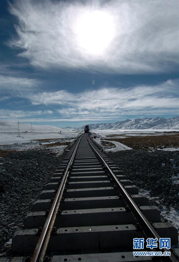 (壯麗七十年·奮斗新時(shí)代·圖文互動(dòng))(5)天路,讓世界屋脊不再遙遠(yuǎn)