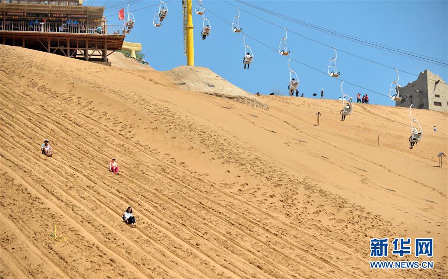 (權(quán)威訪談·聚焦中國經(jīng)濟亮點·圖文互動)(7)防治土地荒漠化 推動綠色發(fā)展——專訪國家林業(yè)和草原局副局長劉東生