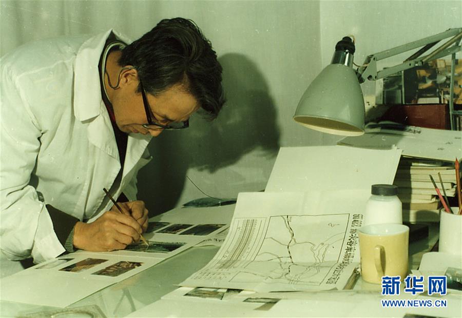 (新華全媒頭條·時代先鋒·圖文互動)(11)傳奇的英雄 無悔的忠誠——記刑偵痕跡檢驗專家崔道植