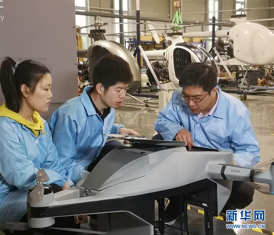 (圖文互動)(3)心懷藍天 逐夢云霄——記天津大學教授、一飛智控創始人齊俊桐