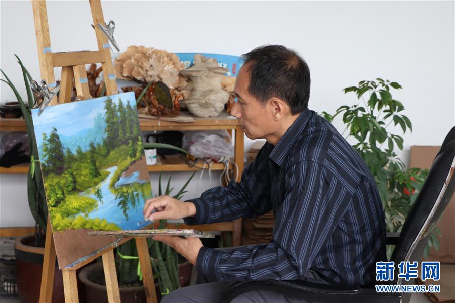 (脫貧攻堅·圖文互動)(2)樺樹皮“畫”出脫貧致富圖