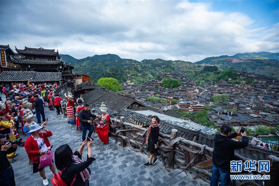 (壯麗70年·奮斗新時代——共和國發展成就巡禮·圖文互動)(9)多彩貴州闖新路