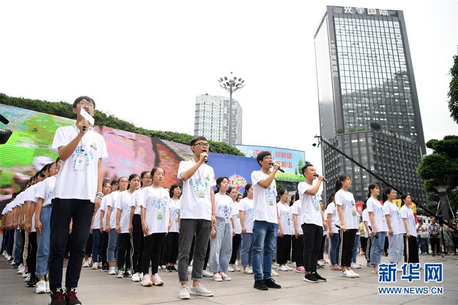 (壯麗70年·奮斗新時(shí)代——共和國發(fā)展成就巡禮·圖文互動(dòng))(2)優(yōu)先發(fā)展 奠基未來——共和國教育事業(yè)發(fā)展成就巡禮