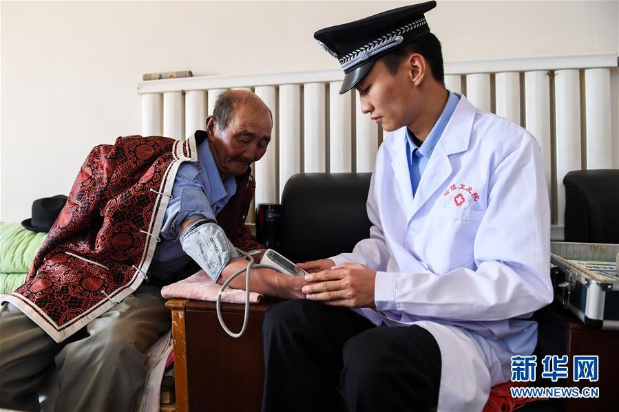 (愛國情 奮斗者·圖文互動(dòng))(4)印刻在戈壁上的名字